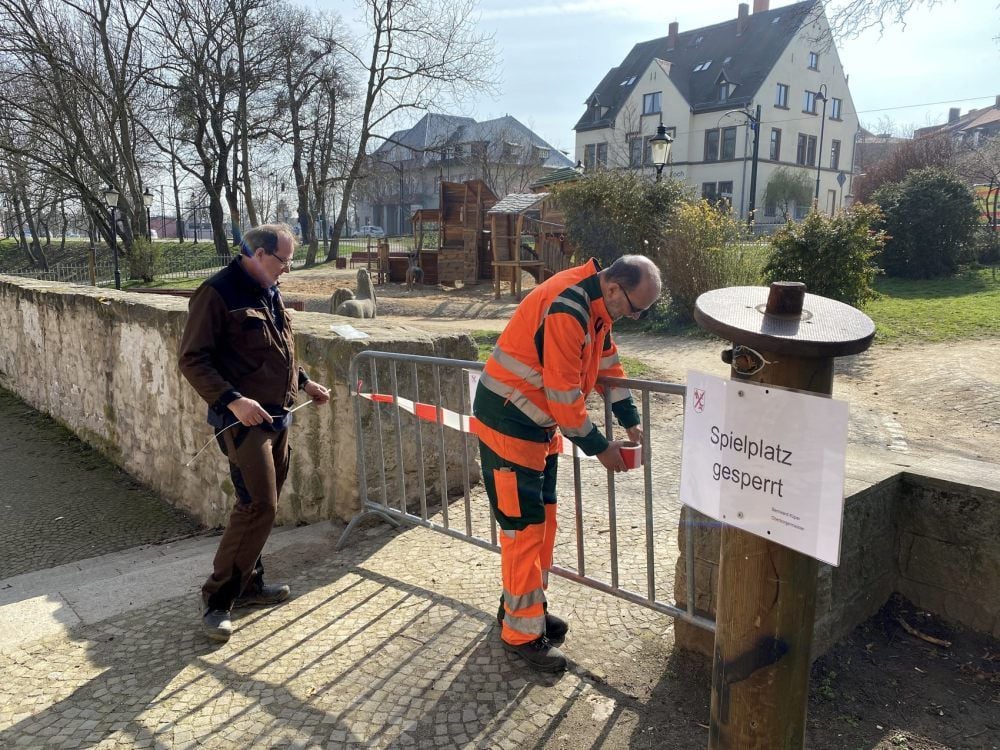 Für den Naumburger Bauhof gilt es, 43 öffentliche Spielplätze im Zuge der Corona-Krise nun zu sperren.