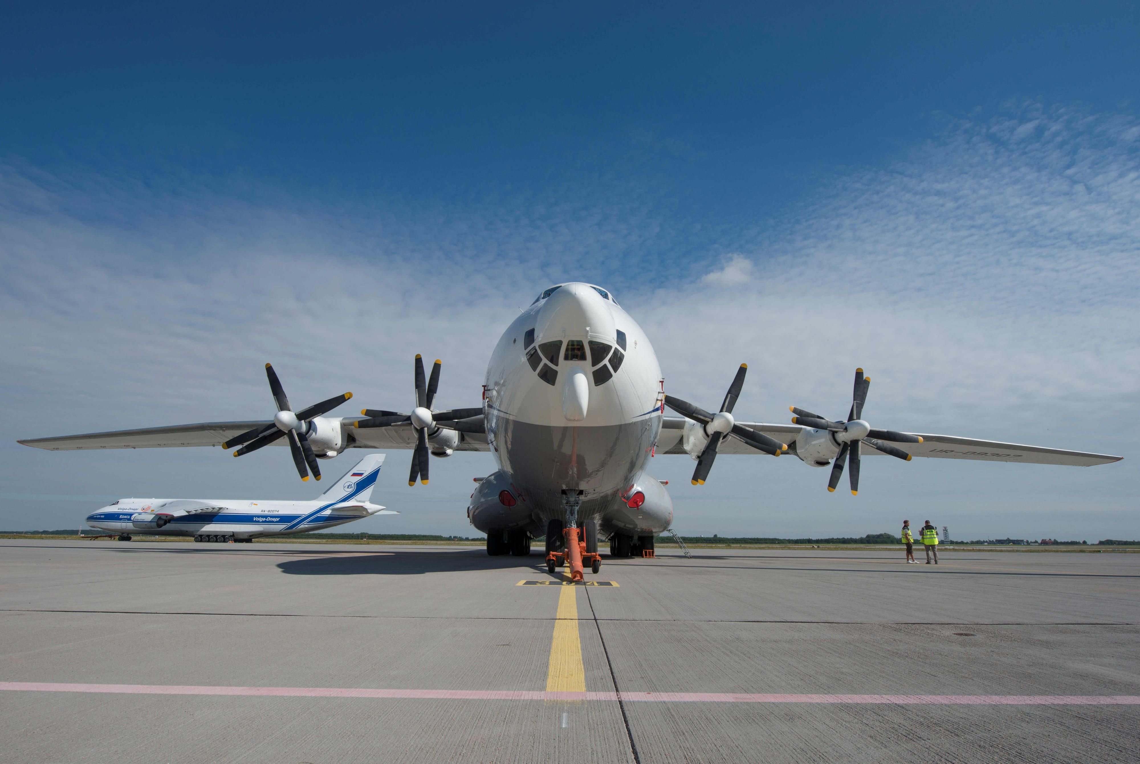 Die AN 22 auf dem Flughafen in Schkeuditz.