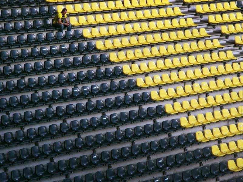 Das Revierderby zwischen Borussia Dortmund und dem FC Schalke 04 wird an diesem Samstag ohne Zuschauer stattfinden. Foto: Friso Gentsch/dpa