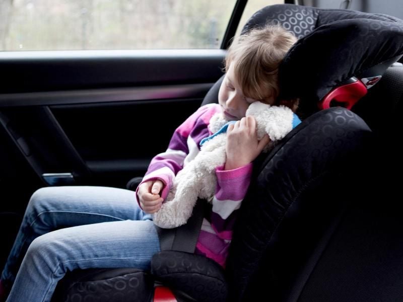 Nur richtig angeschnallt fahren Kinder sicher im Auto mit. Foto: Silvia Marks/dpa-tmn
