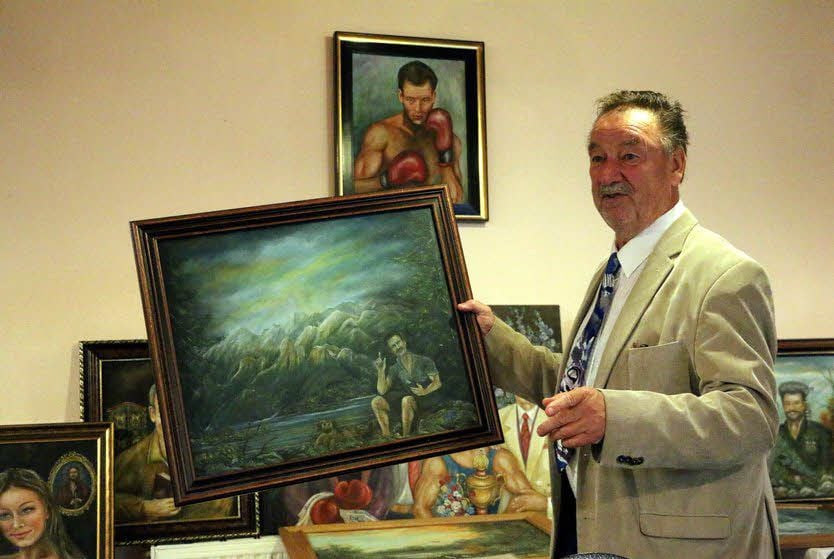 Eberhard Ziegler weiß zu jedem seiner Bilder eine Geschichte zu erzählen. Einige davon gibt er in Klossa preis.