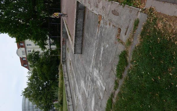 Das alte Brunnenbecken im Stadtpark