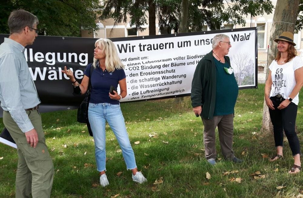 Jörg von Beyme, Sabine Künzel, Eberhard Nothmann und Sandra Bürger (v.l.) fordern mehr Unterstützung von der Politik gegen das Waldsterben.
