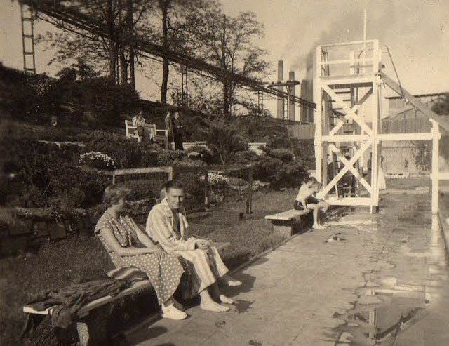Beliebt in der Anlage direkt vor den großen Schornsteinen war auch die Rutsche.