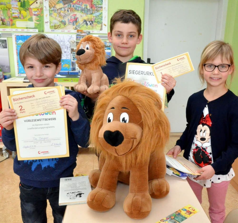 Die drei Besten des Lesewettbewerbs: Tim Dolgner, Lennox Quaiser und Hanna Lange (von links).