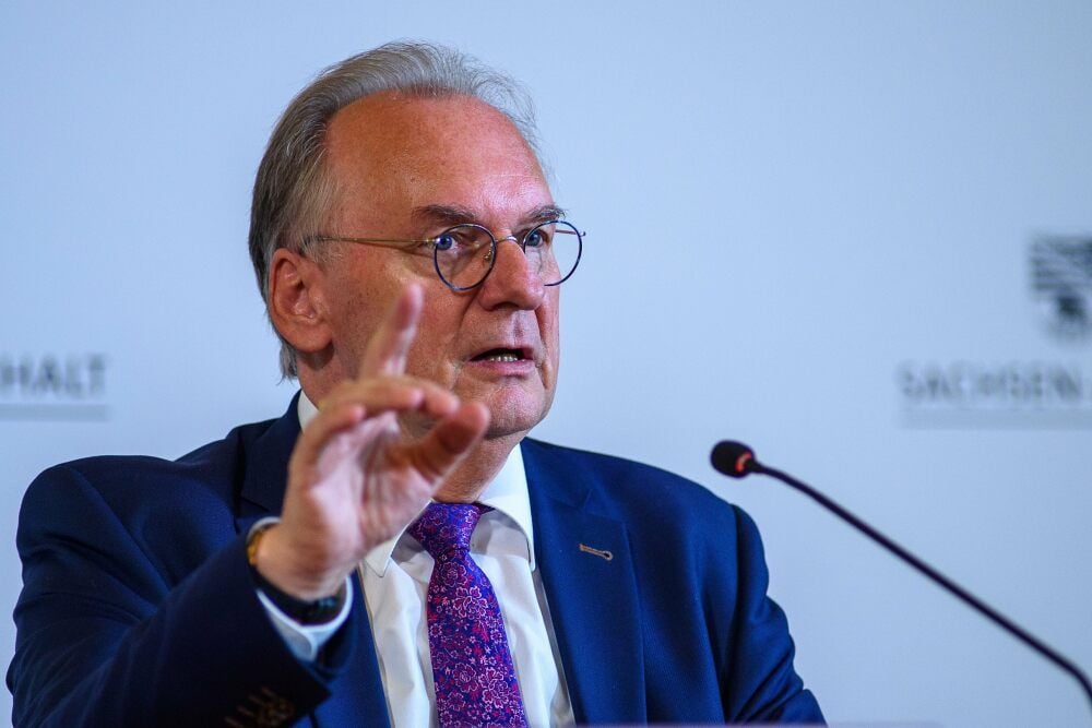 Corona-Diktatur? „Bei uns kann jeder zu den Corona-Maßnahmen seine Meinung sagen - das ist das Gegenteil von Diktatur“, sagt Haseloff.