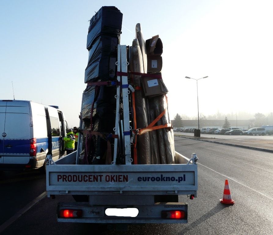Mit rund 2,35 Tonnen Übergewicht wurde am Donnerstagvormittag ein polnischer Transporter von der Polizei auf der A2 angehalten