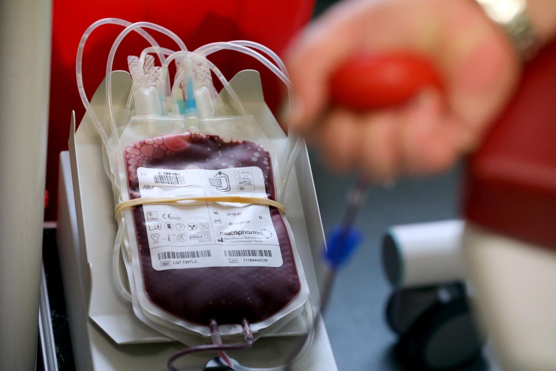 Vor allem in der Urlaubszeit oder bei Grippewellen kommt es zu Engpässen in der Versorgung mit Blutspenden.