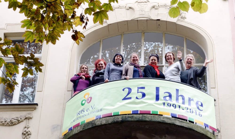 Einige Mitarbeiterinnen des Iris-Regenbogenzentrums , das Jubläum feiert. Gerlinde Gailer (rechts) war schon vor 25 Jahren dabei.