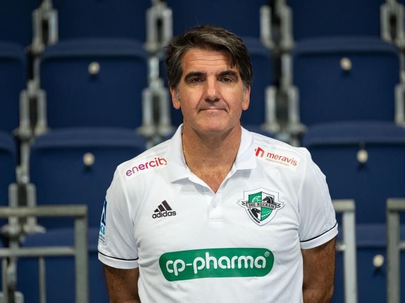 Hat seinen Vertrag in Hannover verlängert: Trainer Carlos Ortega. Foto: Peter Steffen