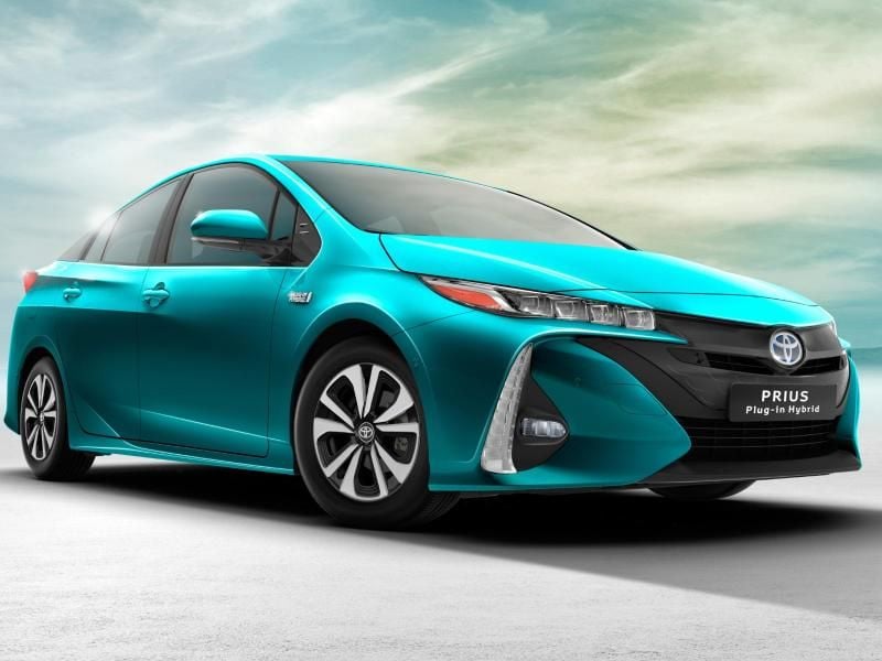 Toyota zum Einstöpseln: Der Prius Plug-in-Hybrid soll sich in bestenfalls zwei Stunden nachladen lassen und verfügt über eine rein elektrische Reichweite von 50 Kilometern. Foto: Toyota