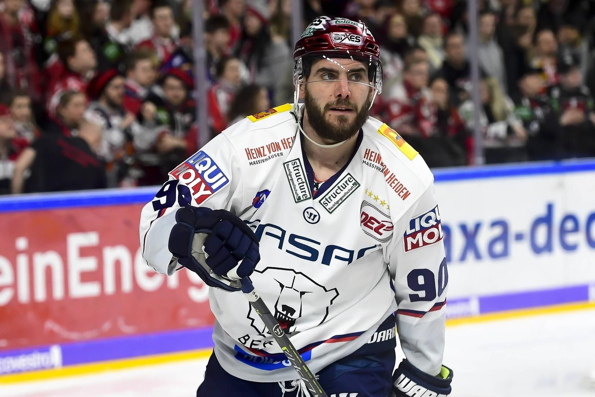 Constantin Braun im Trikot der Eisbären Berlin.