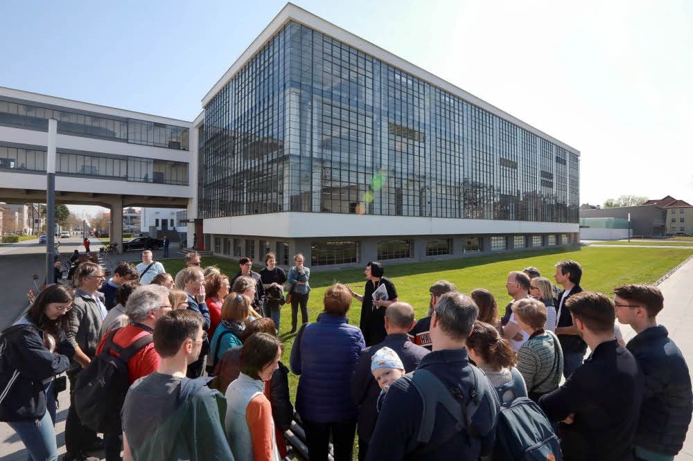 An den Wochenenden wollen im Bauhaus bis zu 125 Interessiere an einer Führung teilnehmen.