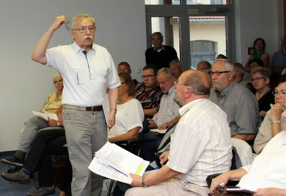 Eberhard Raap forderte, im Sinne der 30.000 Menschen gemeinsam zum Landesverwaltungsamt zu fahren und für besseres Wasser zu kämpfen.