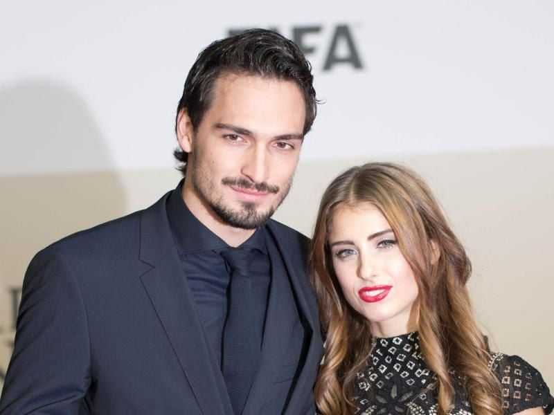 Mats Hummels und seine Freundin Cathy 2014 in Berlin bei der Weltpremiere des Films "Die Mannschaft". Foto: Jörg Carstensen