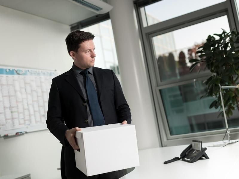 Bevor ein Arbeitnehmer eine krankheitsbedingte Kündigung erhält und seine Sachen zu packen hat, muss der Chef einige Hürden überwinden. FOto: Alexander Heinl