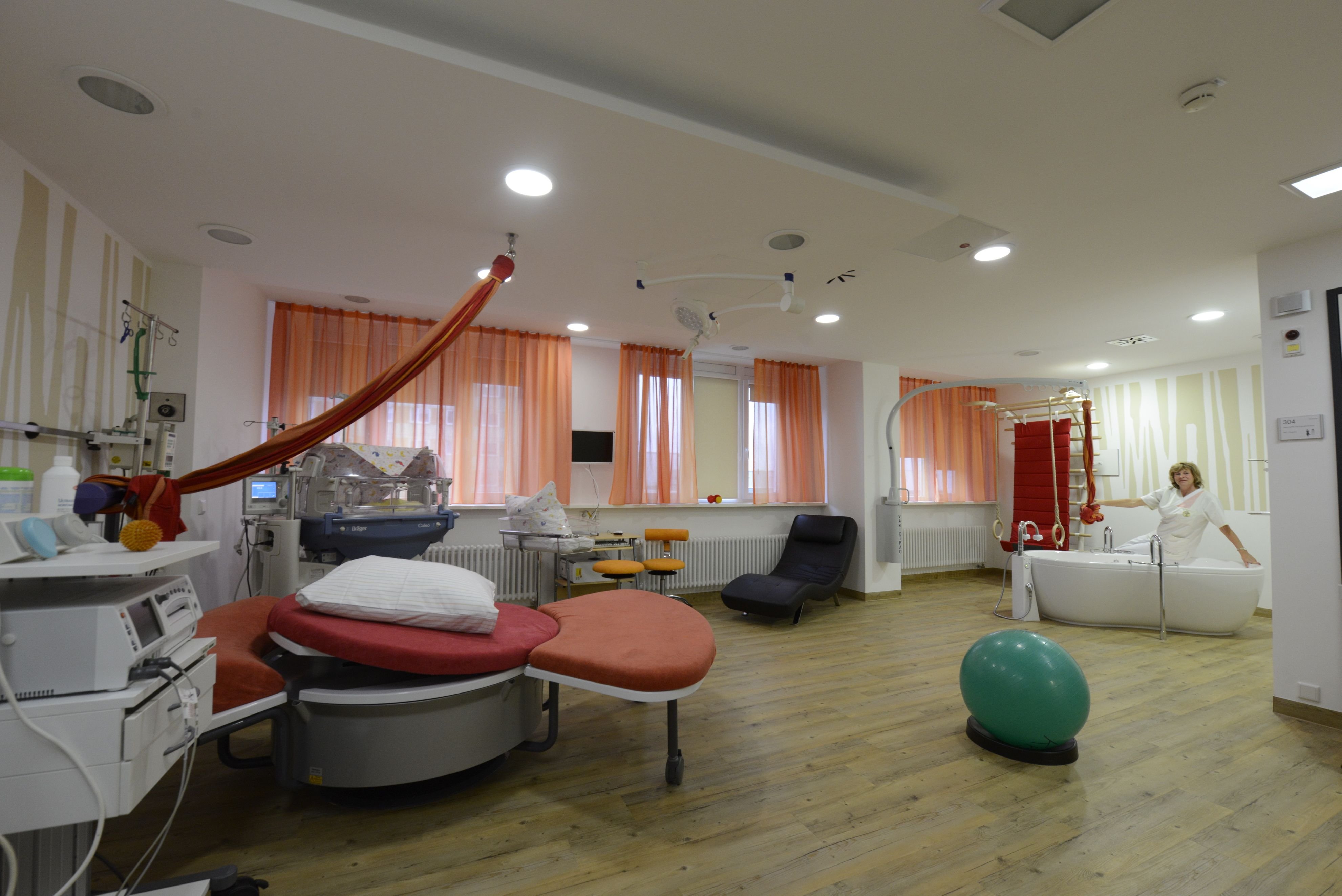 Moderner Kreissaal im Uniklinikum Halle