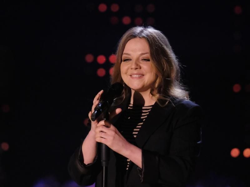 Sängerin Annett Louisan tritt bei der Show „Alle singen Kaiser- Das große Schlagerfest“ auf. Foto: Sebastian Willnow/Archiv