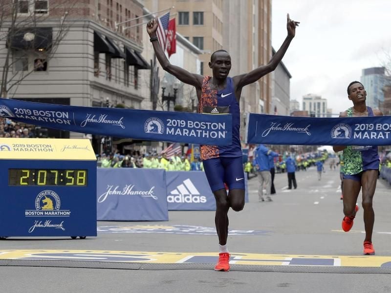 Der Boston-Marathon zog in den vergangenen Jahren jeweils mehr als 30.000 Teilnehmer und 500.000 Zuschauer an. Foto: Winslow Townson/FR170221 AP/dpa