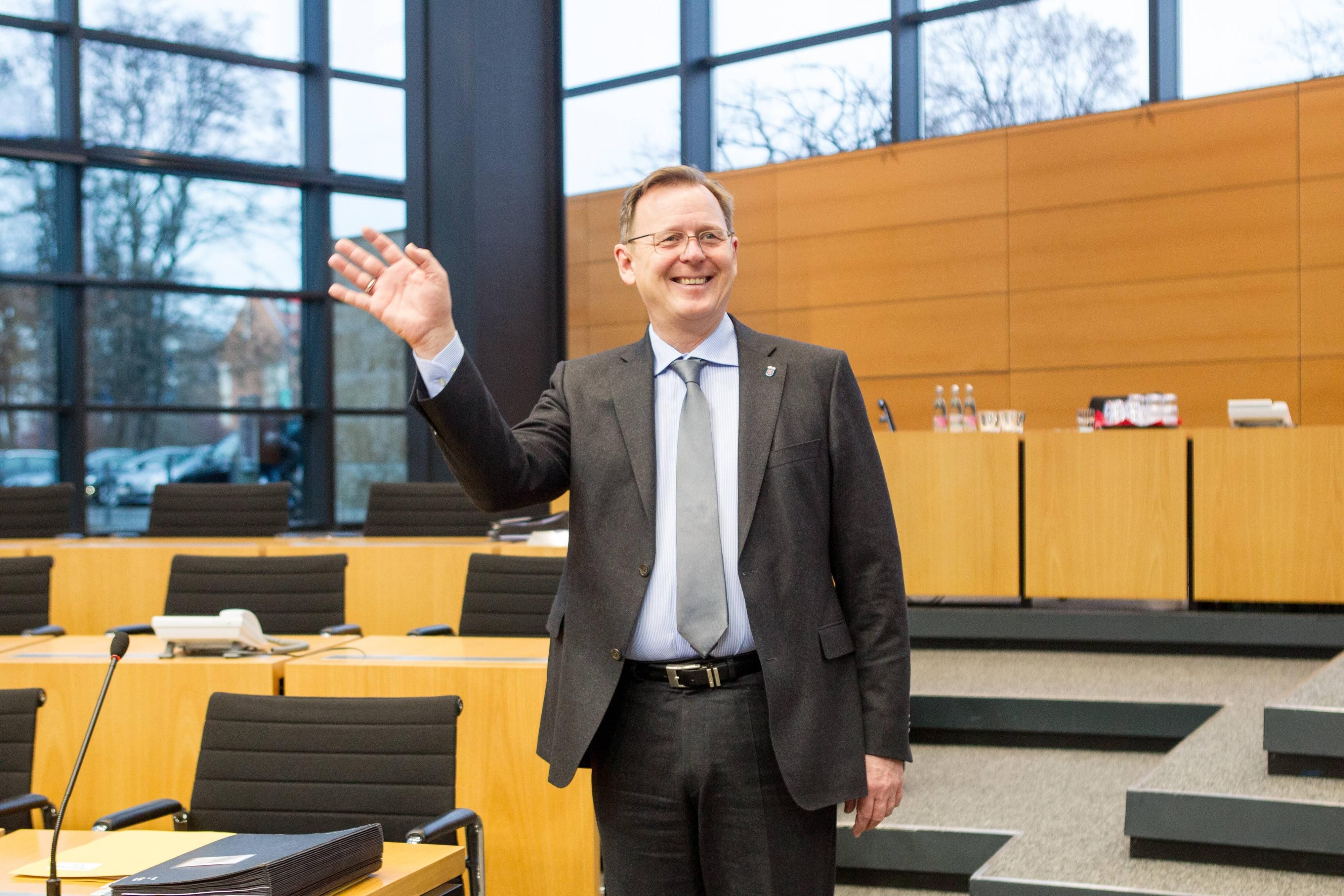 Thüringens Ministerpräsident Bodo Ramelow (Linke) hat sich gegen weitere Stromtrassen durch Thüringen ausgesprochen.