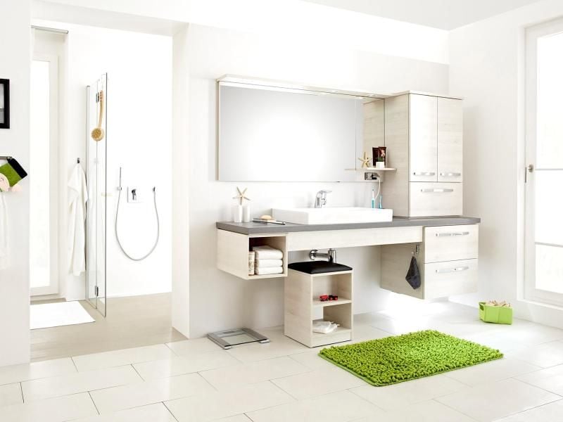 Badezimmer-Möbel nehmen bei richtiger Pflege trotz hoher Luftfeuchtigkeit keinen Schaden. Foto: DGM/Pelipal/dpa-tmn