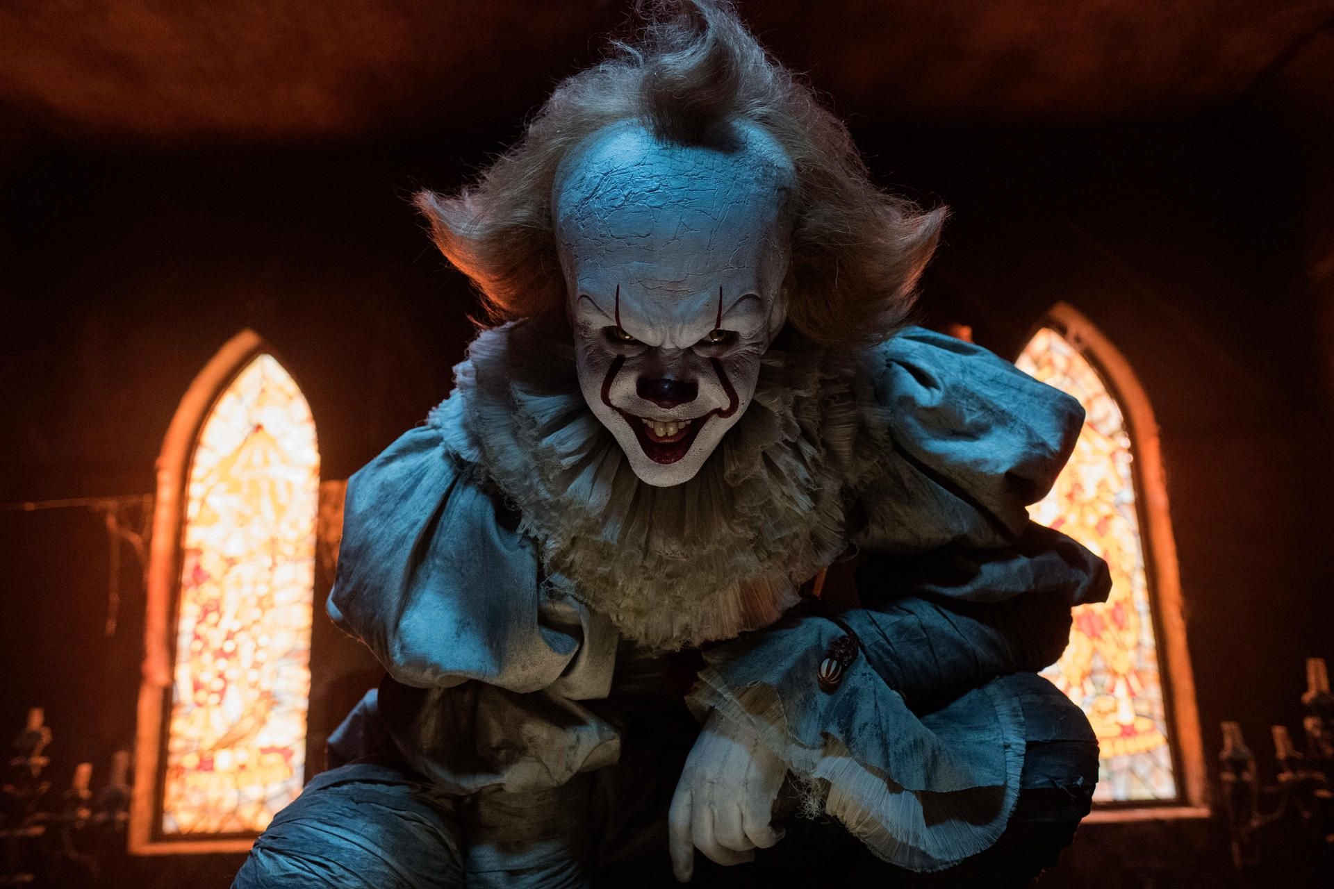 Am 24. September kommt die Neuverfilmung von „Es“ in die deutschen Kinos. Aber wer steckt hinter dem Clown Pennywise?