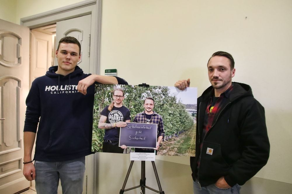 Der 16-jährige Loris Hennemann aus Lüttchendorf (li.), Praktikant Sozialassistent, und Peter Johann Krische, Sozialarbeiter aus Röblingen.