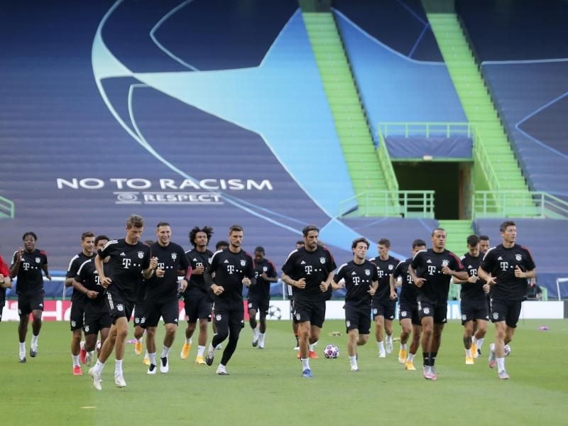 Aufgalopp beim Abschlusstraining der Spieler vom FC Bayern im José-Alvalade-Stadion. Foto: Miguel A. Lopes/Pool EPA/AP/dpa