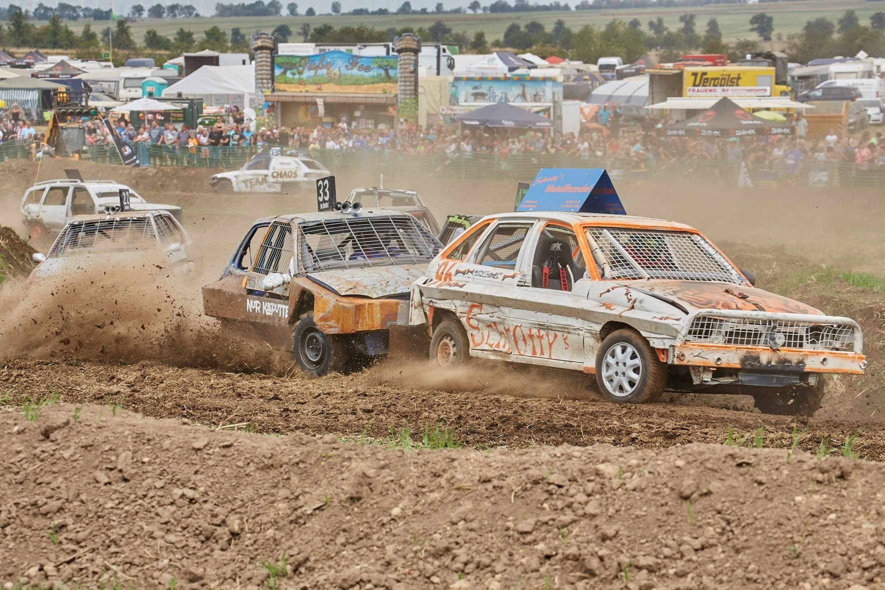 Zusammenstöße wie hier sind beim Stockcar-Rennen ausdrücklich erlaubt.