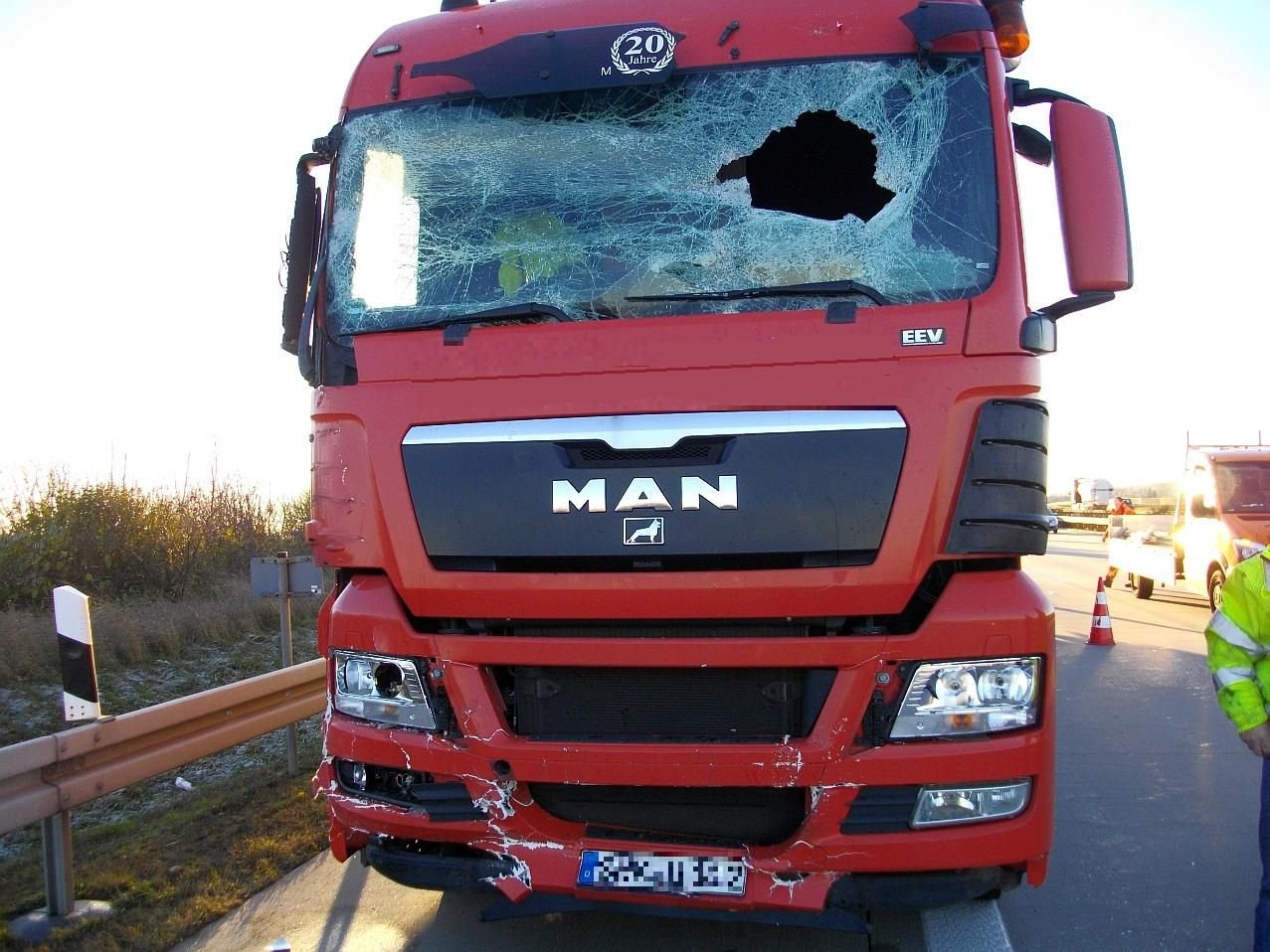 Der Fahrer bemerkte die Absperrung zu spät.