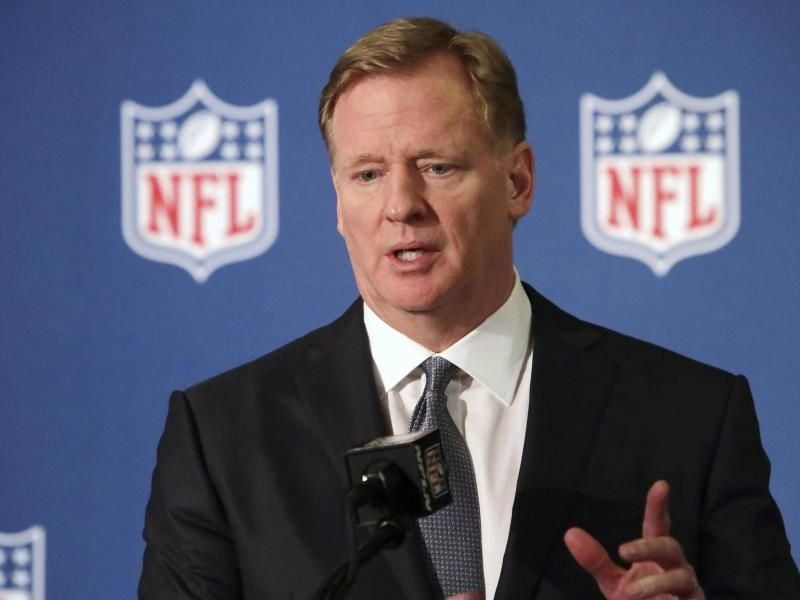 Roger Goodell, Chef der amerikanischen Football-Liga NFL, spricht 2018 während einer Pressekonferenz. Foto: Lm Otero/AP/dpa