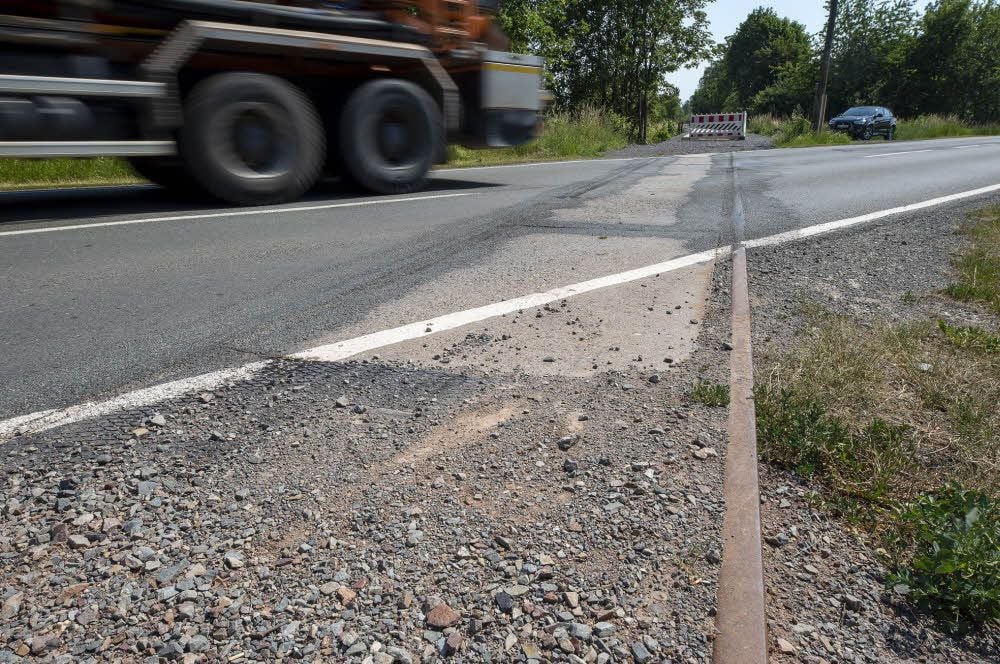 Autofahrer sollen in dem Bereich, in dem der Radweg die Straße kreuzt, auf Radler aufmerksam gemacht werden.