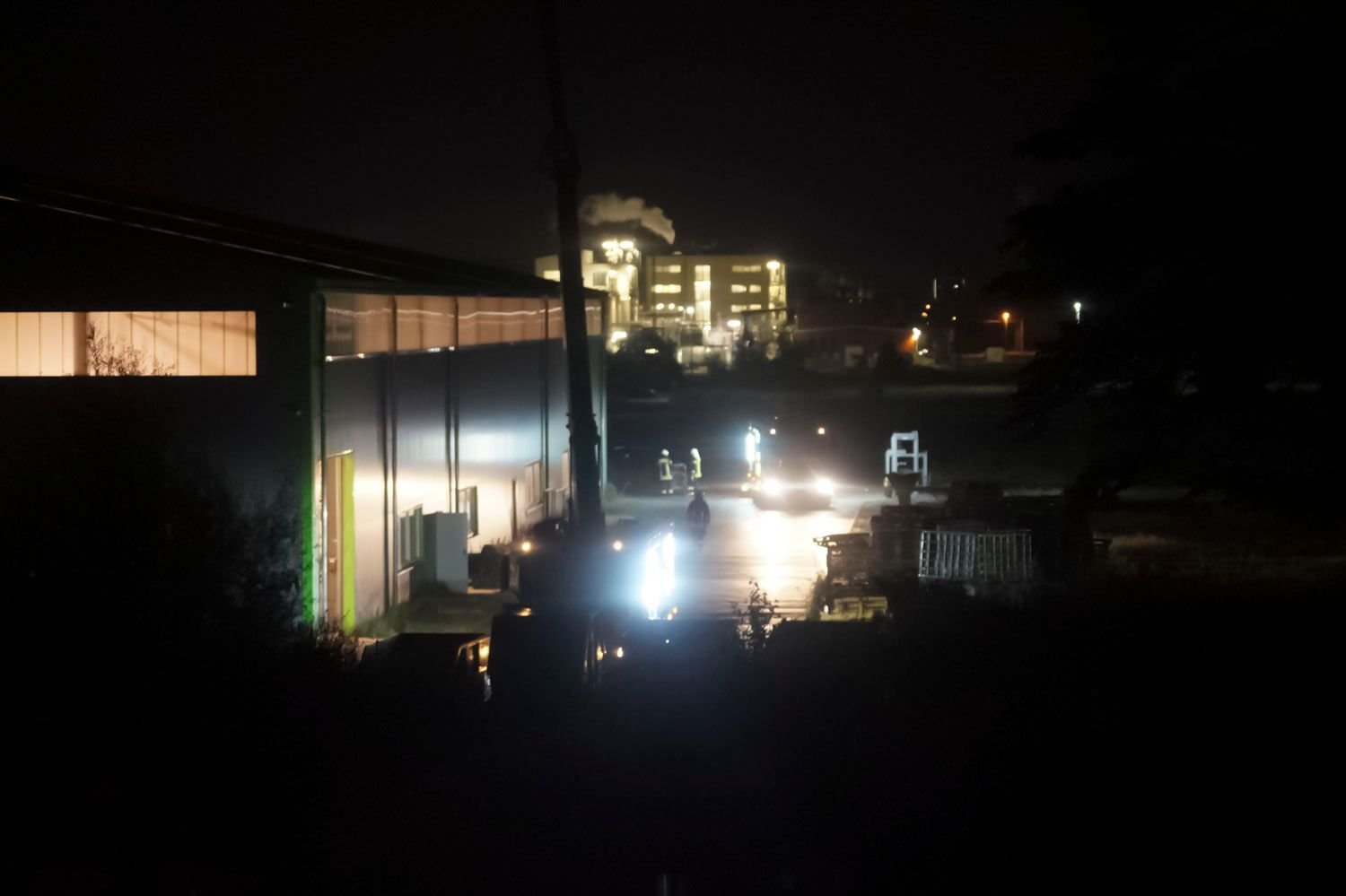 Die Werkfeuerwehr des Chemparks Bitterfeld ist aufgrund einer Havarie im Einsatz.