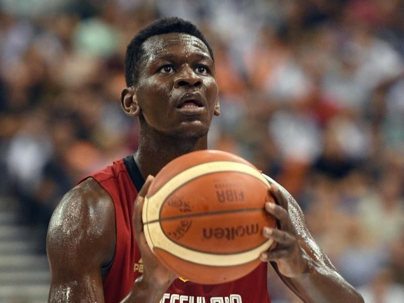 Zeigte bei der Wizards-Pleite gegen Oklahoma eine starke Partie: Isaac Bonga. Foto: Harald Tittel/dpa