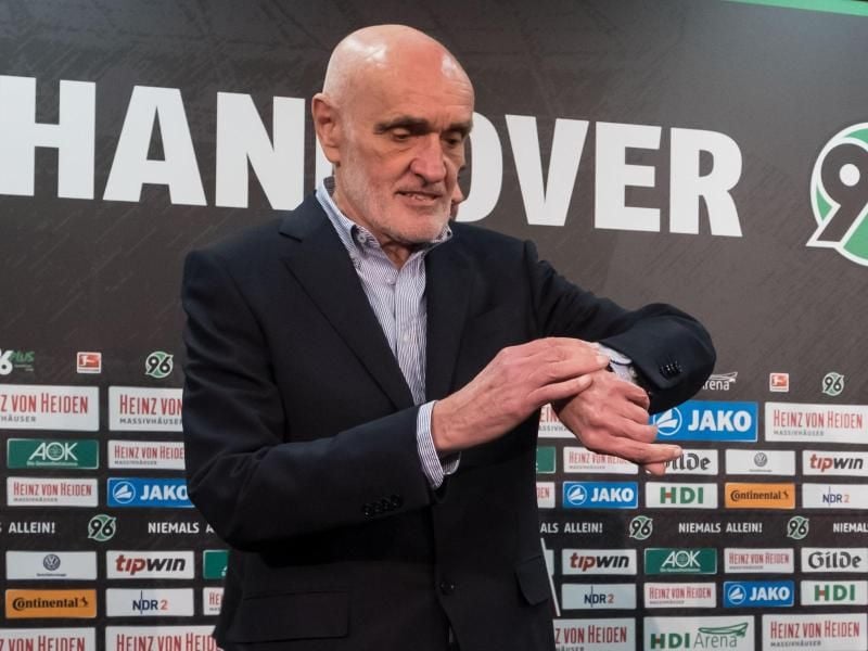 Martin Kind und Hannover 96 lassen den Antrag auf eine Ausnahmegenehmigung zur 50+1-Regel ruhen. Foto: Peter Steffen