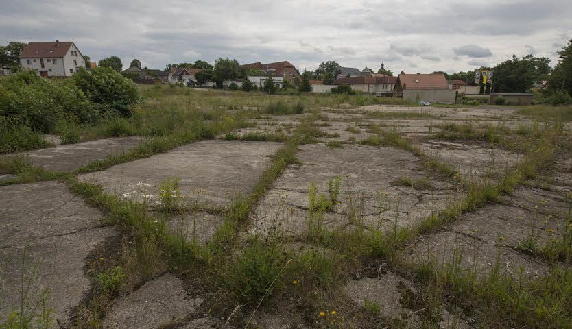 Auf der Freifläche an Wallstraße und Förstereiweg in Harzgerode sollen seniorengerechte Wohnungen entstehen.