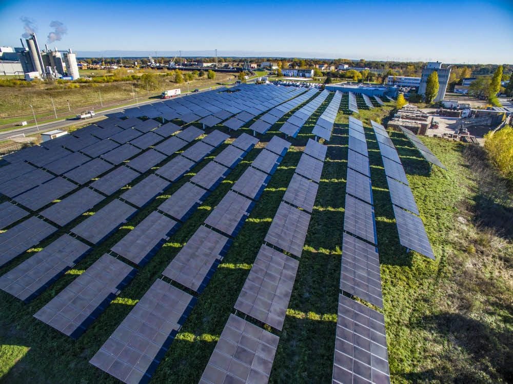 Wo früher Industrieanlagen Gift spuckten, will ab sofort eine Genossenschaft sauberer Energie erzeugen - auf altem Giftboden.