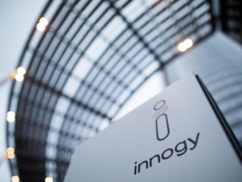 Das Logo von Innogy ist vor der Konzernzentrale zu sehen. Foto: Rolf Vennenbernd/dpa