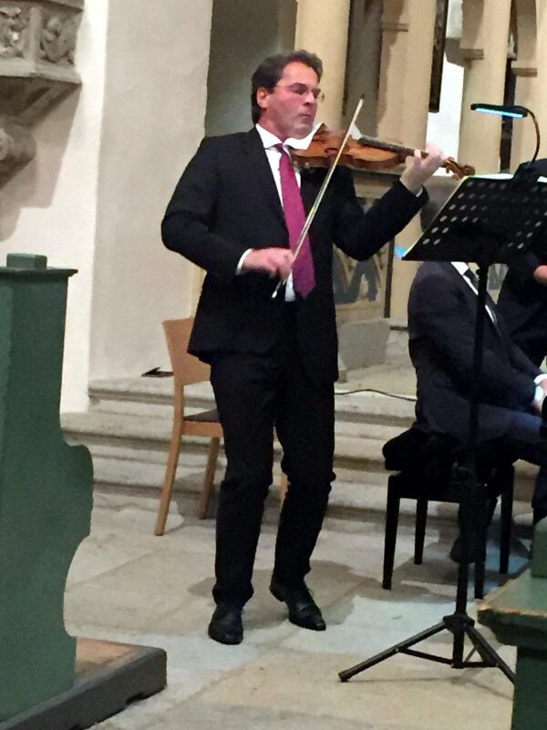 Frank-Michael Erben, 1. Konzertmeister des Leipziger Gewandhauses, gestaltete zusammen mit dem Pianisten Alfredo Perl in der Stadtkirche Wittenberg das Jubiläumskonzert der Reihe Leucorea musica.
