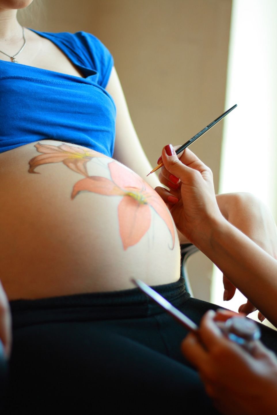 2014 warb Ameos in Aschersleben damit, dass Schwangere ihren Babybauch bemalen könnten.