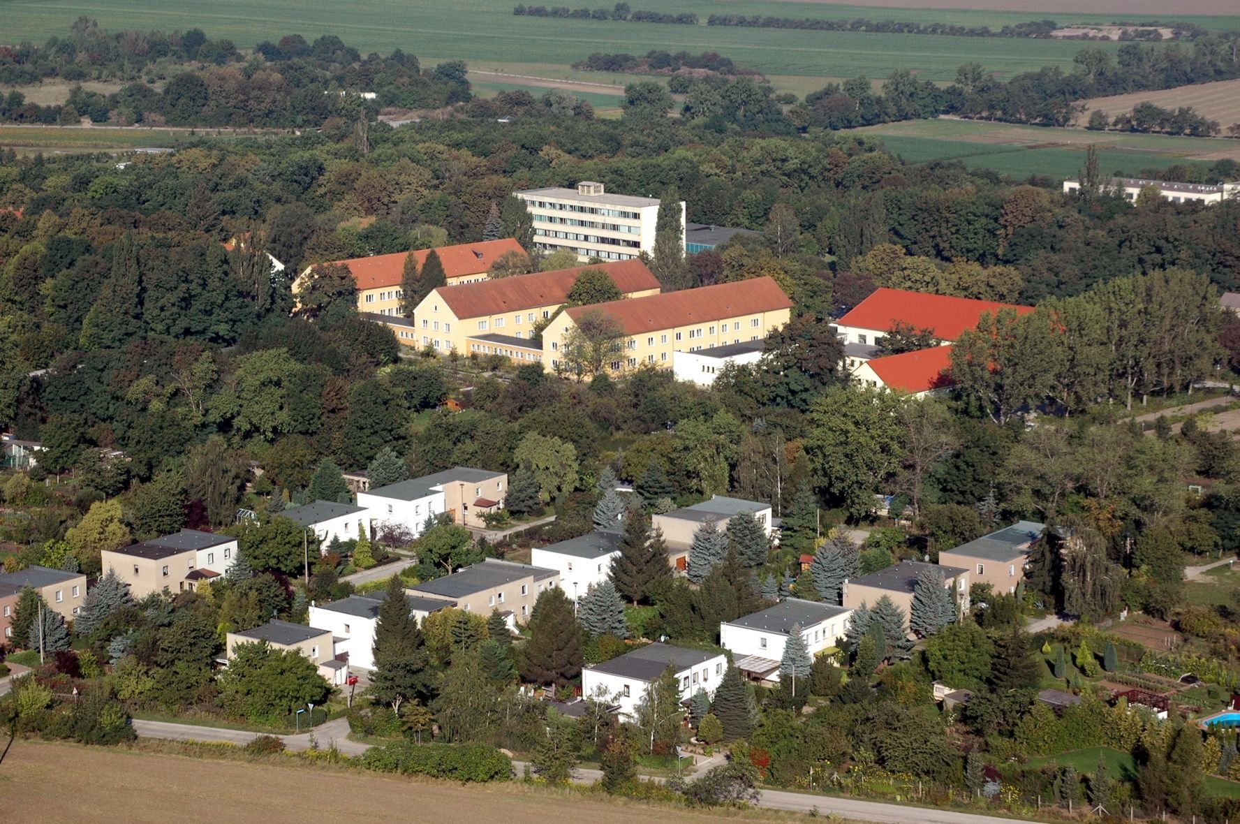 In Bernburg-Strenzfeld befindet sich neben der Hochschule Anhalt auch die Landesanstalt für Landwirtschaft, Forsten und Gartenbau (LLFG) - und nun auch die Geschäftsstelle des Bauernverbands Anhalt.