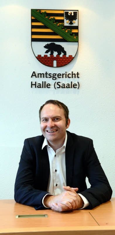 Tino Kleinert nimmt Platz auf der Richterbank.