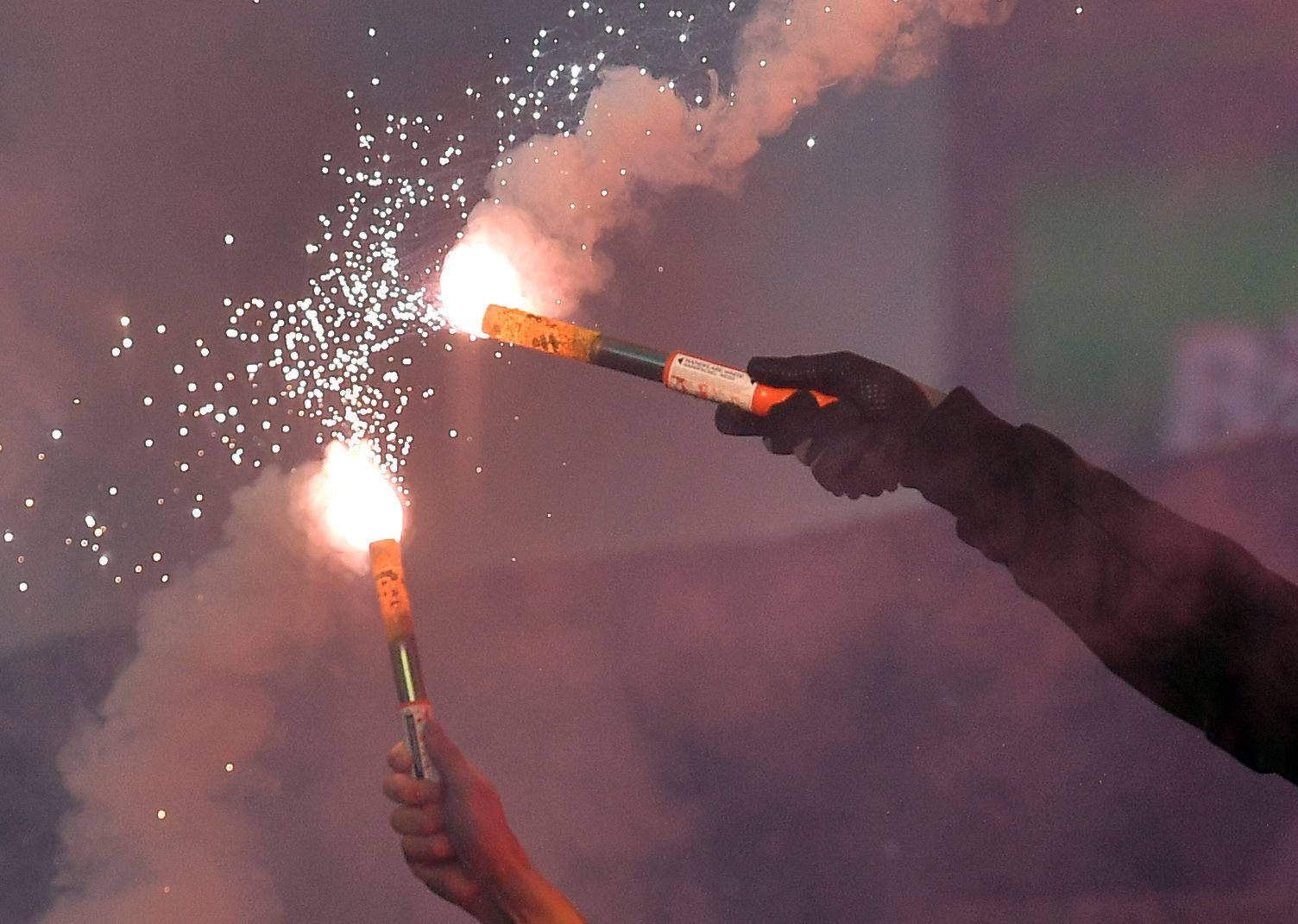 Erstmals wurde in der Schweiz ein Fußball-Fan wegen eines Pyrotechnik-Vergehens zu einer Gefängnisstrafe verurteilt.