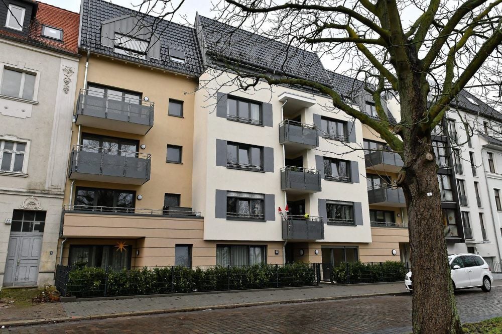 Das Haus mit der Nummer 21 passt sich perfekt in die Häuserzeile der Ringstraße ein.