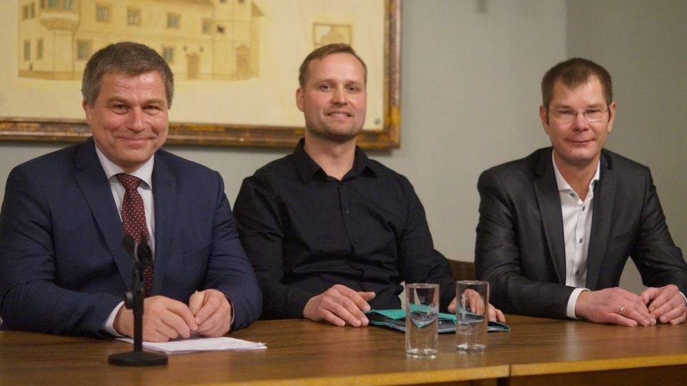 Gerbstedt Bürgermeisterwahl: Die drei Kandidaten Bernd Hartwig, Gerd Oberländer und Ulf Döring (v.l.n.r.) nahmen sich am Mittwoch viel Zeit für die Fragen der Einwohner.