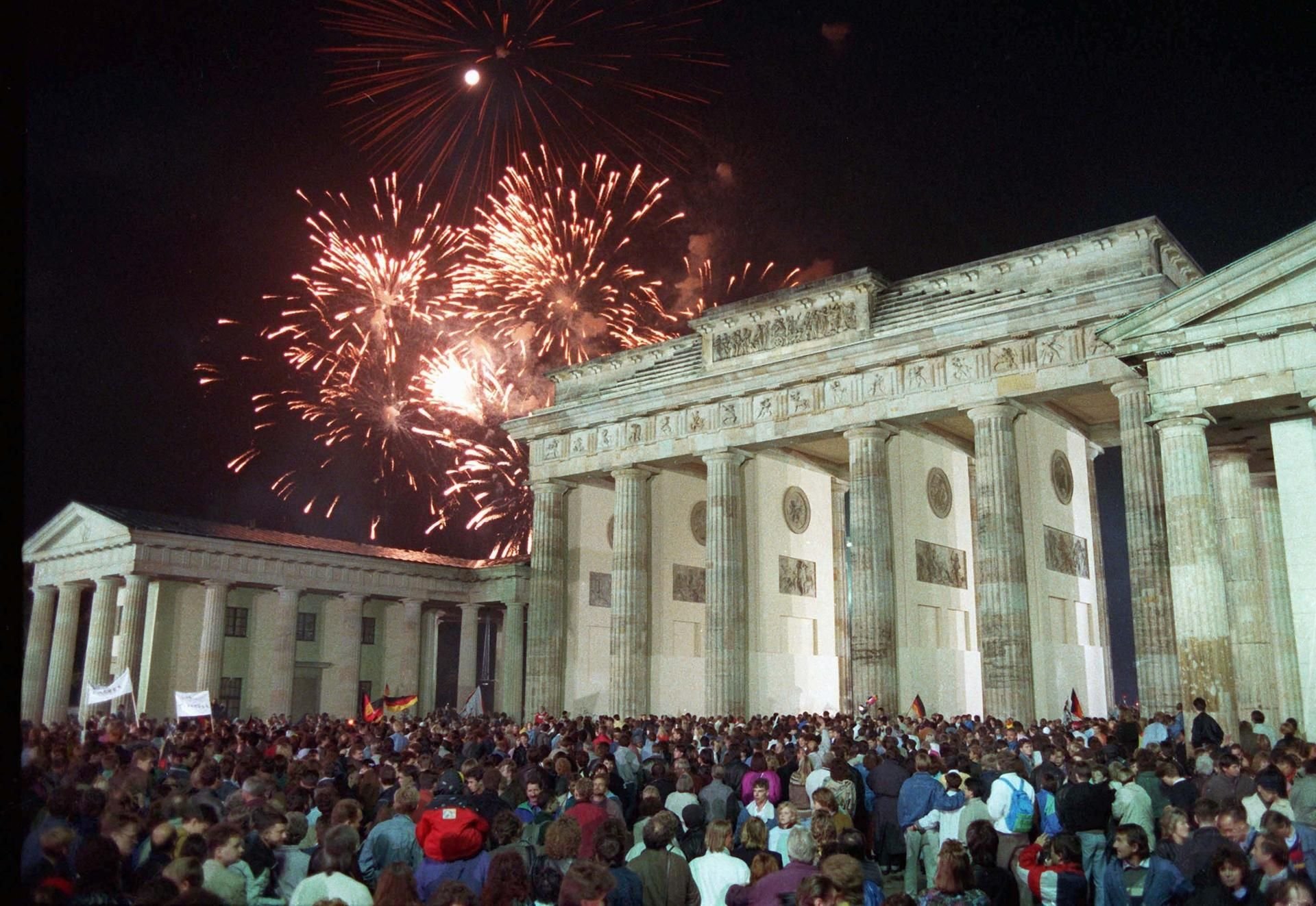 Einheitsfeier in der Nacht vom 2. auf den 3. Oktober 1990 (Archivbild).