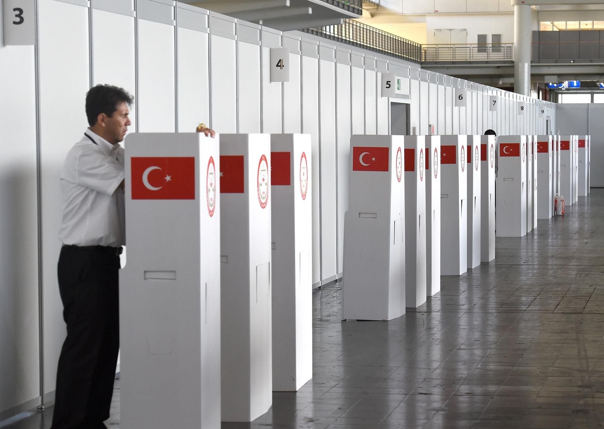 Umfragen zufolge könnte es in der Türkei knapp werden für das Referendum.