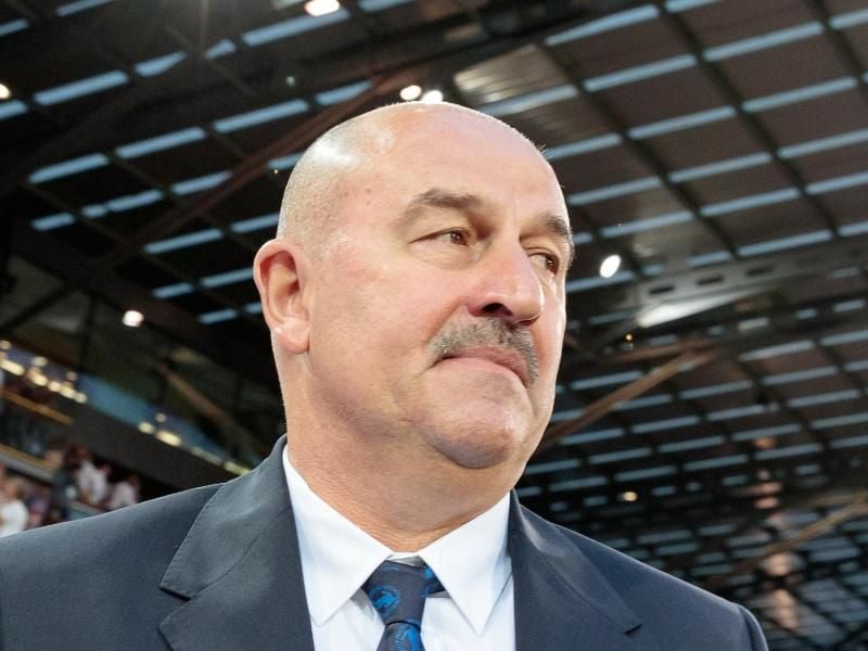 Russlands Nationaltrainer Stanislaw Tschertschessow gibt sich vor dem WM-Eröffnungsspiel zuversichtlich. Foto: Expa/Johann Groder/APA