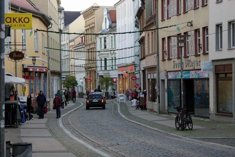 Lange war die Breite Straße eine Geschäftsmeile der Ascherslebener. Heute stehen viele Geschäfte leer.