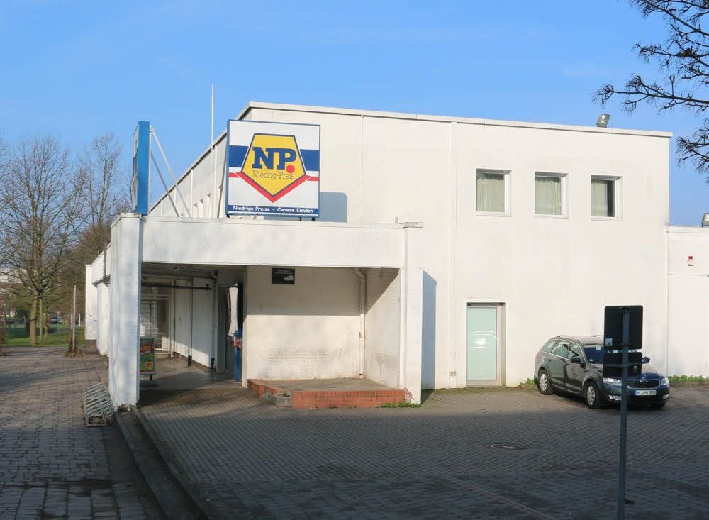 Blick auf den geschlossenen NP-Markt im Wohngebiet „Am Rosarium“.
